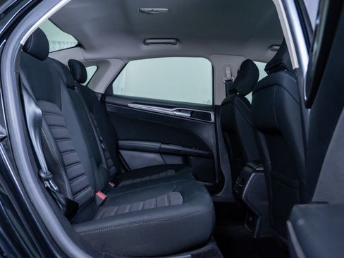 Used 2017 Ford Fusion SE w/ Fusion SE Technology Package image 11