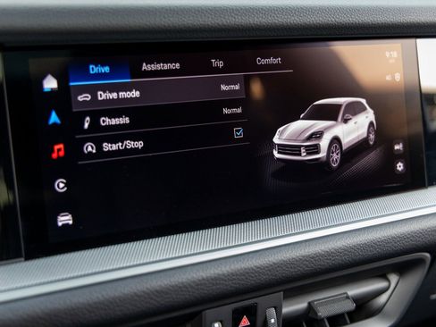 Certified 2025 Porsche Cayenne image 34