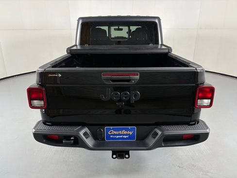 Used 2022 Jeep Gladiator Sport AWD/4WD image 8