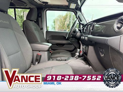 Used 2020 Jeep Gladiator Overland w/ Trailer Tow Package AWD/4WD image 21