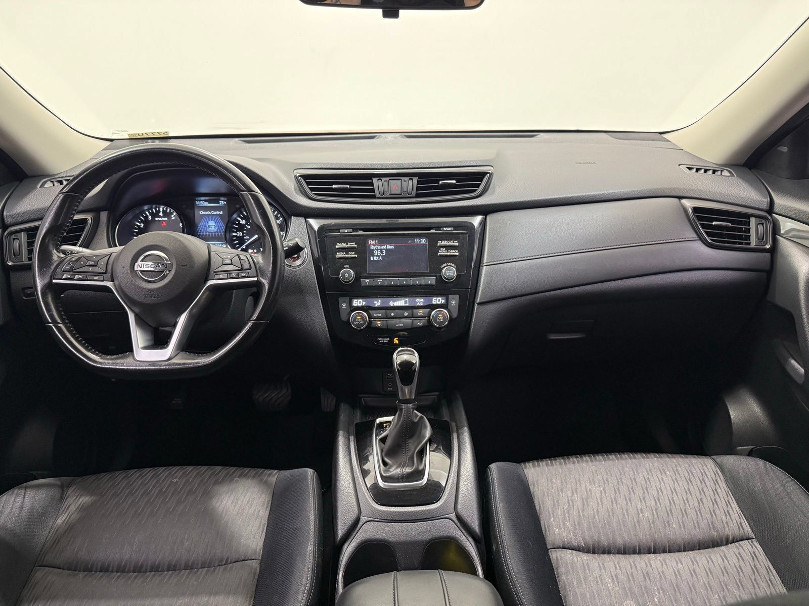 Used 2017 Nissan Rogue SV FWD image 24