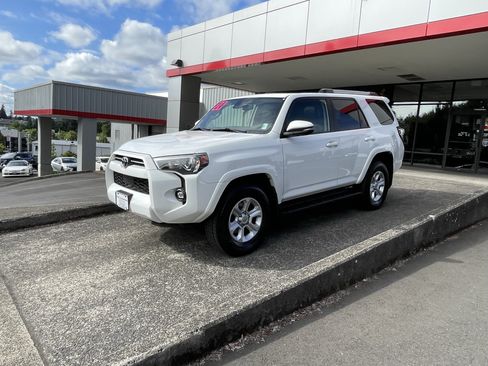 Certified 2024 Toyota 4Runner SR5 Premium w/ Moonroof Package AWD/4WD image 4