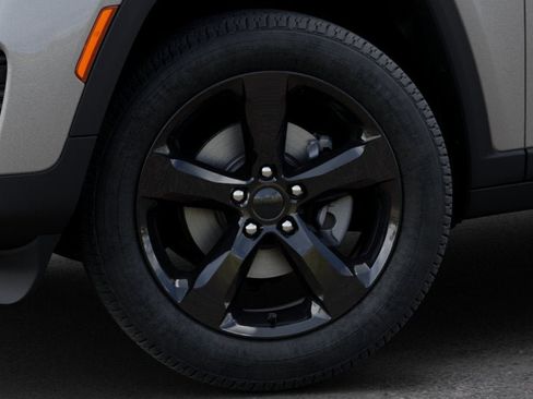 New 2025 Jeep Grand Cherokee Altitude image 28