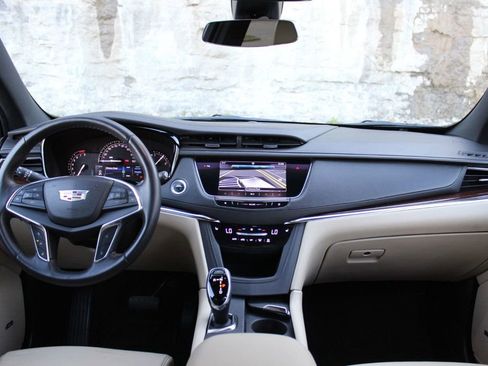 Used 2017 Cadillac XT5 Luxury w/ Driver Awareness Package image 24