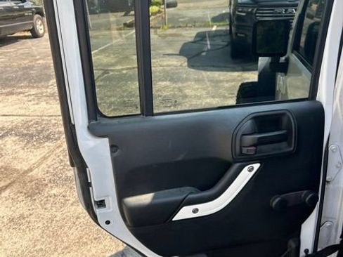 Used 2017 Jeep Wrangler Unlimited Sport w/ Connectivity Group AWD/4WD image 25