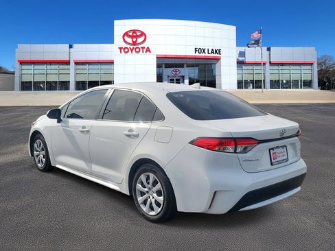 Used 2022 Toyota Corolla LE image 3