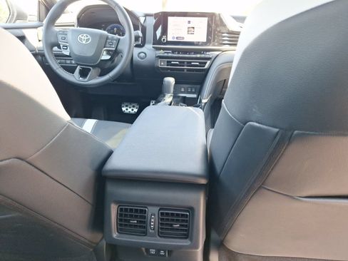 Used 2026 Toyota Camry SE FWD image 31