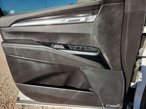 Used 2025 Cadillac Escalade Premium Luxury image 11