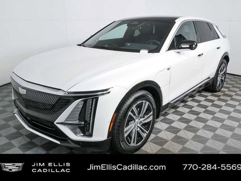 Used 2025 Cadillac Lyriq Luxury w/ LPO, Floor Liner Package AWD/4WD image 31