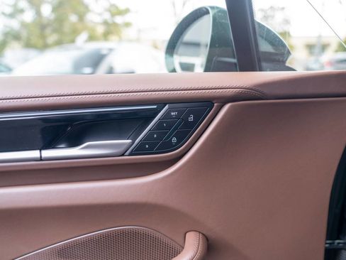 New 2026 Porsche Macan 4 Electric image 24