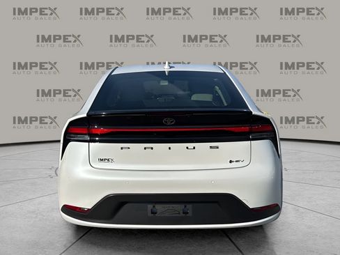 Used 2024 Toyota Prius LE image 4