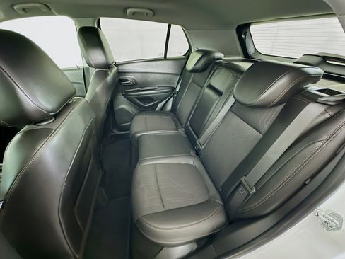 Used 2022 Chevrolet Trax LT w/ LT Convenience Package image 25