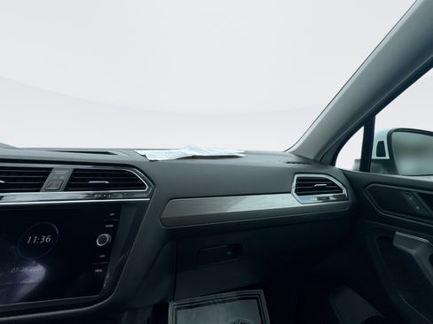 Used 2020 Volkswagen Tiguan SE FWD image 17