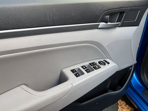 Used 2017 Hyundai Elantra Limited image 15