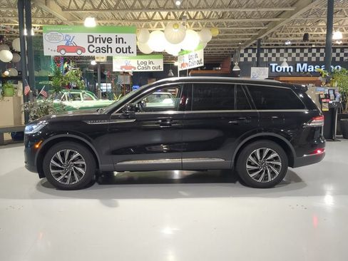 Used 2025 Lincoln Aviator AWD image 17