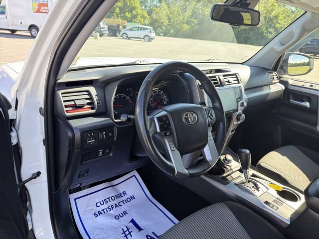 Used 2022 Toyota 4Runner SR5 AWD/4WD image 10