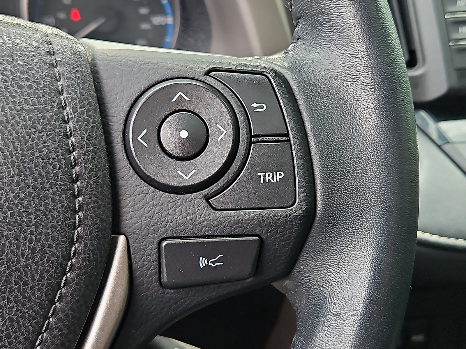 Used 2017 Toyota RAV4 XLE AWD/4WD image 24