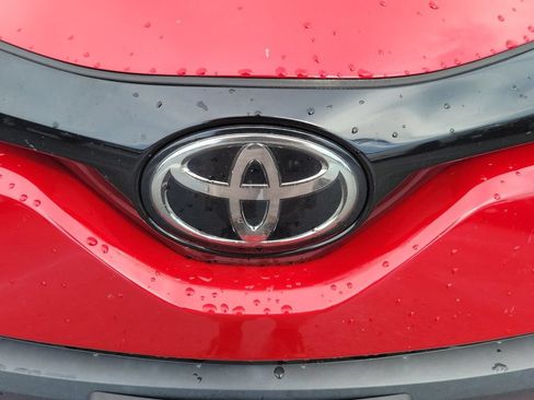 Used 2020 Toyota C-HR LE FWD image 29