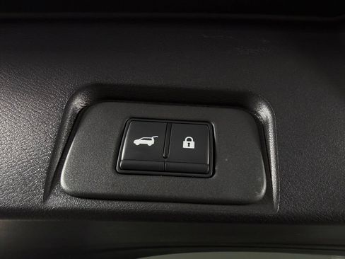 Used 2025 Nissan Rogue SV FWD image 32