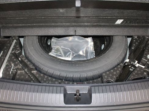 Used 2024 Volkswagen Tiguan SE image 17