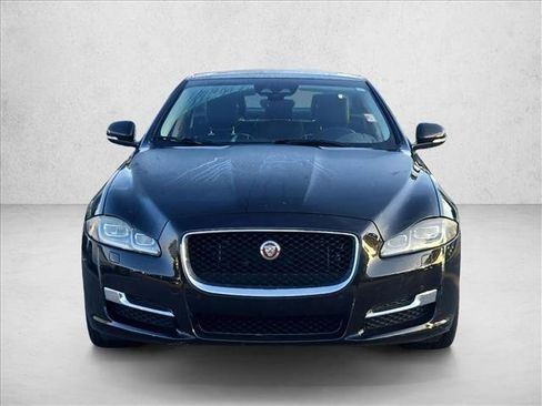 Used 2019 Jaguar XJ R-Sport RWD image 2