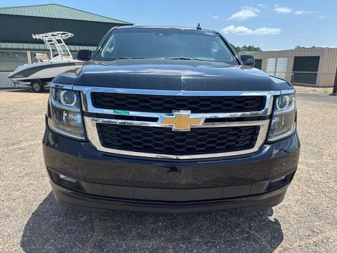 Used 2017 Chevrolet Suburban LT w/ Luxury Package RWD image 8