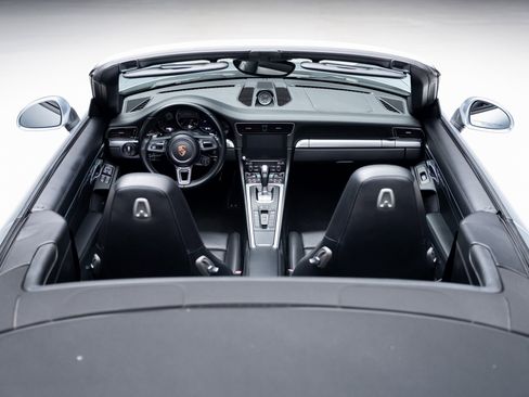 Used 2017 Porsche 911 Turbo image 75