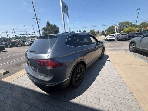 Used 2024 Volkswagen Tiguan SE w/ Panoramic Sunroof Package FWD image 12