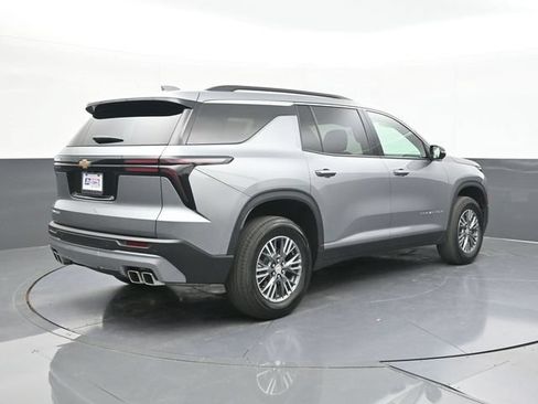 Used 2025 Chevrolet Traverse LT w/ Driver Confidence Package FWD image 13