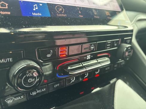 Certified 2023 Jeep Grand Cherokee Limited image 10