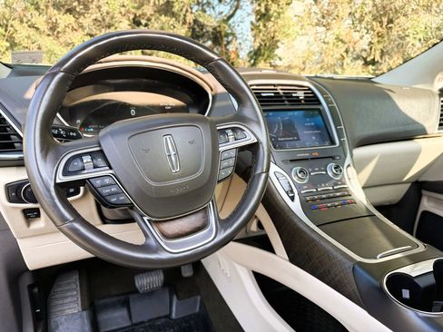 Used 2019 Lincoln Nautilus Reserve image 34