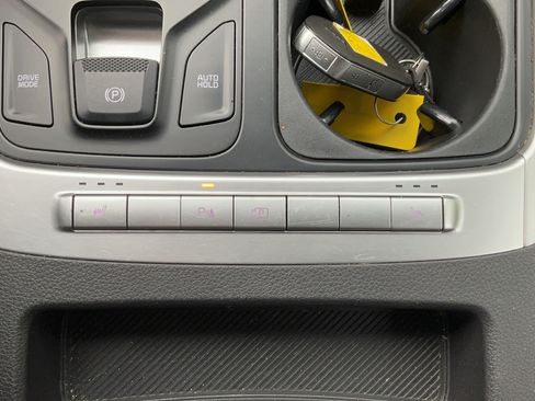 Used 2025 Kia Carnival FWD image 32