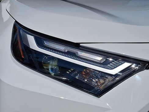 Certified 2023 Toyota RAV4 LE AWD/4WD image 9