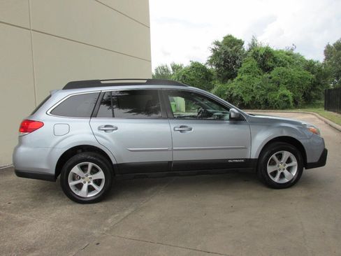 Used 2014 Subaru Outback 2.5i Premium w/ Moonroof Package image 8