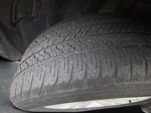 Used 2019 Ford Explorer XLT w/ Equipment Group 202A AWD/4WD image 29
