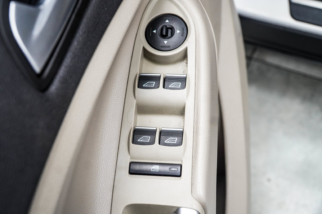 Used 2019 Ford Escape Titanium FWD image 38