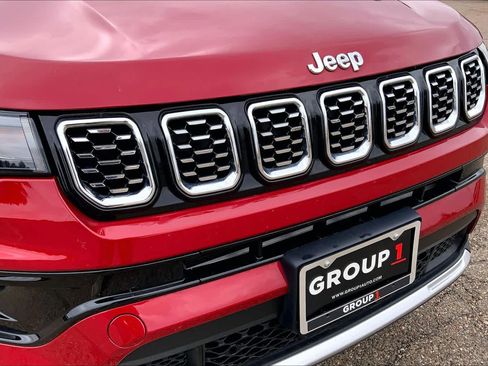 Used 2025 Jeep Compass Limited image 27