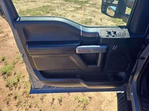 Used 2019 Ford F150 XLT w/ Equipment Group 302A Luxury AWD/4WD image 11