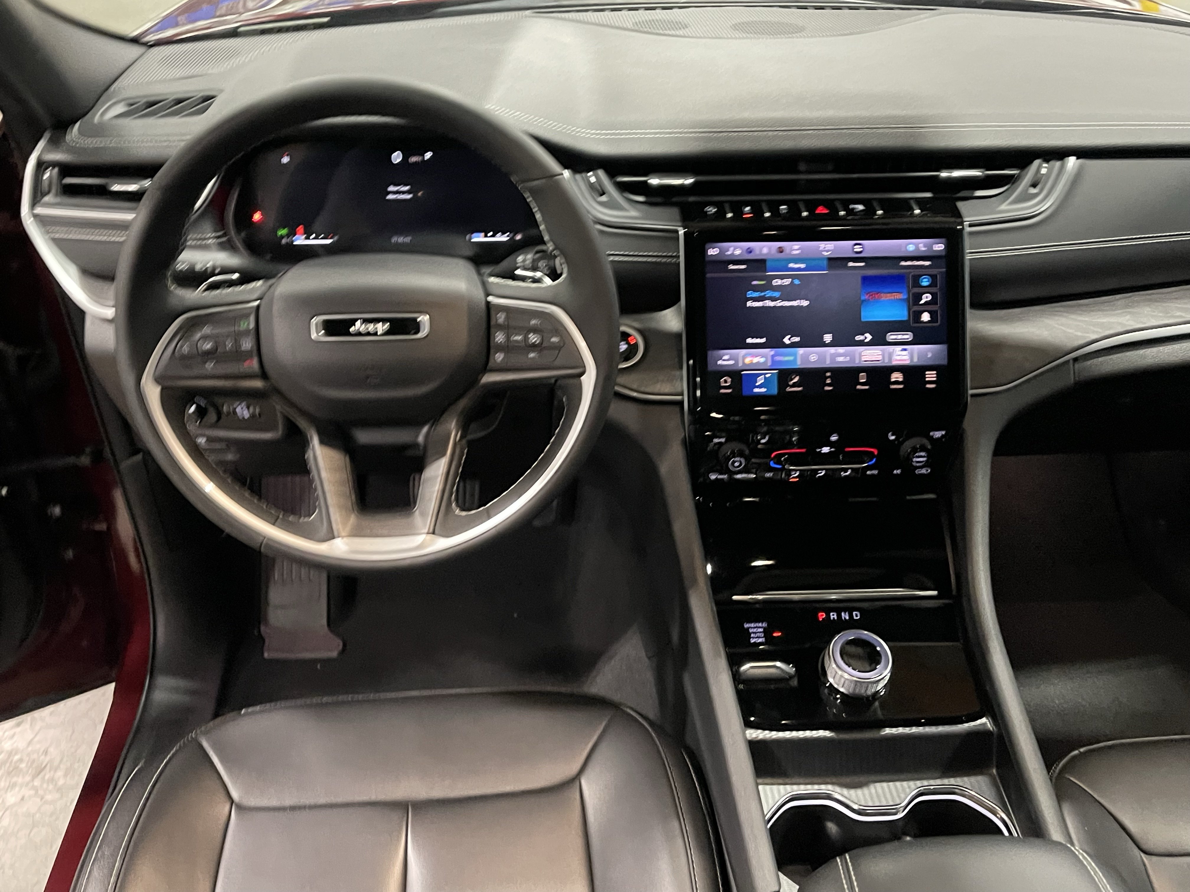 Certified 2024 Jeep Grand Cherokee Limited w/ Black Appearance Package AWD/4WD image 12