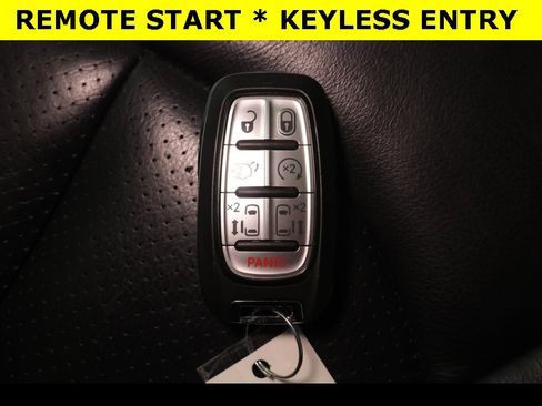 Used 2022 Chrysler Pacifica Touring-L image 8