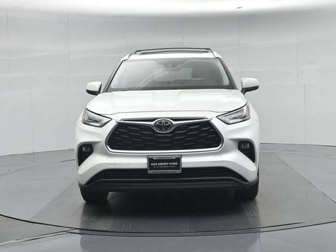 Used 2022 Toyota Highlander Limited FWD image 31