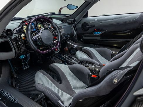 Used 2020 Pagani Huayra image 18