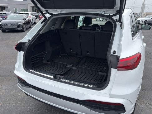 Used 2025 Audi Q5 Premium w/ Convenience Package image 10