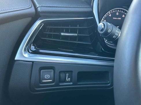 Used 2025 Cadillac XT6 Luxury image 34