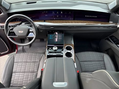 Used 2025 Cadillac Escalade ESV Sport Platinum w/ LPO, Floor Liner Package AWD/4WD image 16