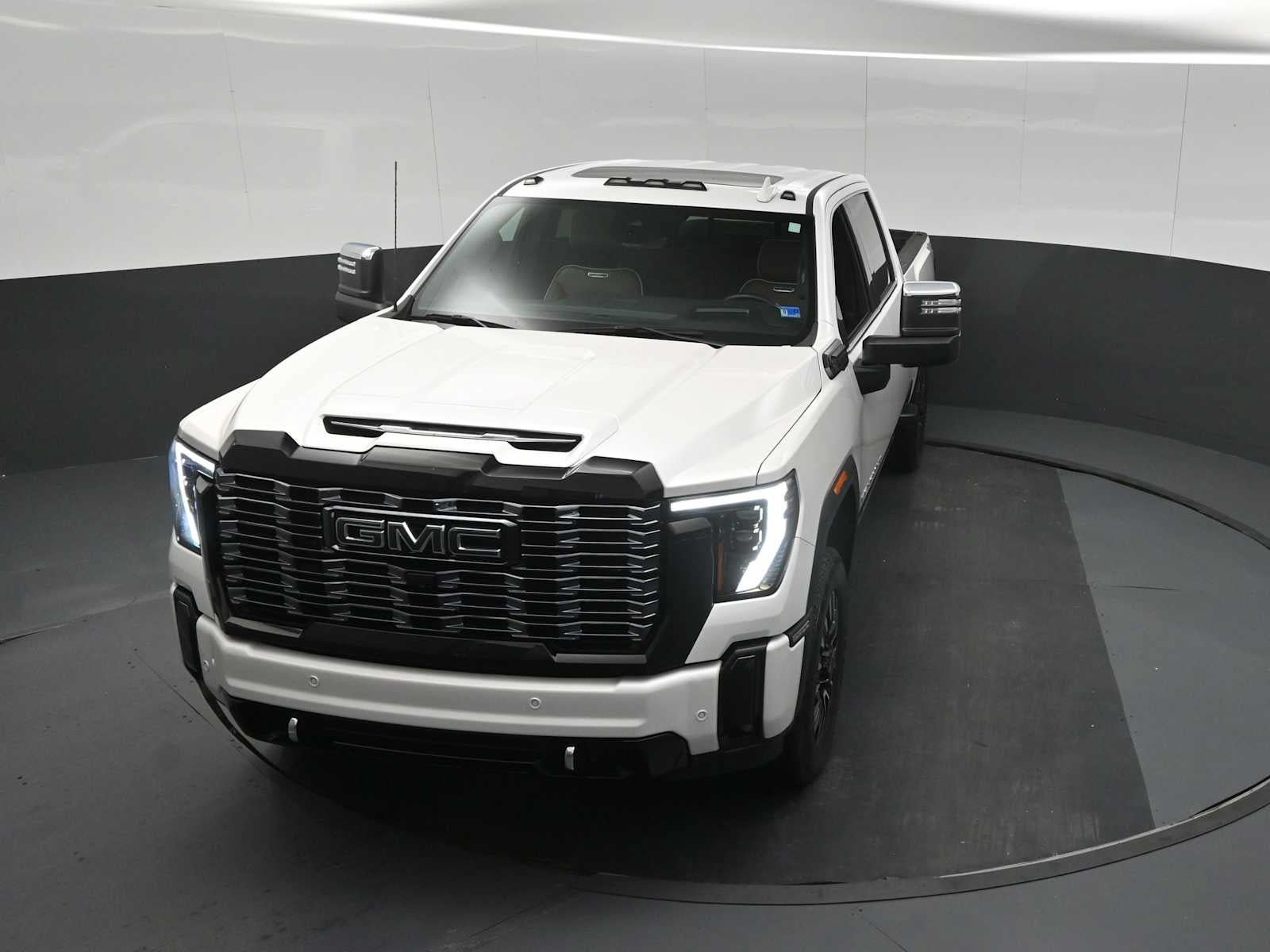 Used 2025 GMC Sierra 2500 Denali Ultimate w/ Max Trailering Package AWD/4WD image 12