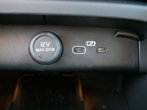 Used 2023 Volvo XC40 Recharge Plus w/ Protection Package Premier AWD/4WD image 21