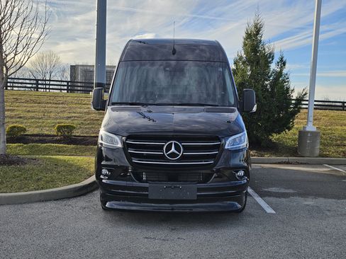 Used 2024 Mercedes-Benz Sprinter 3500 image 19