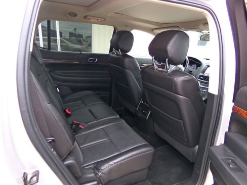 Used 2019 Lincoln MKT AWD image 11