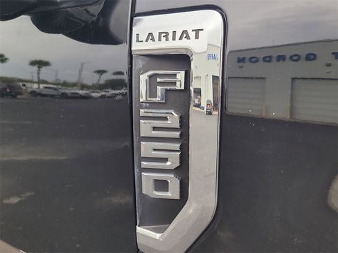Used 2022 Ford F250 Lariat w/ Lariat Ultimate Package image 6